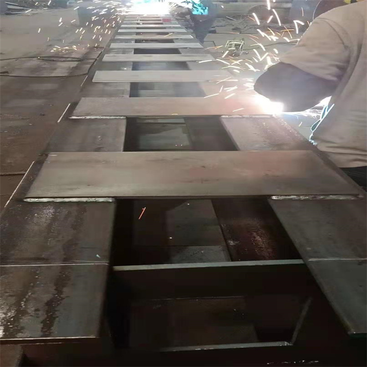 钢结构厂家联系方式 广州角钢焊接格构柱定做价格