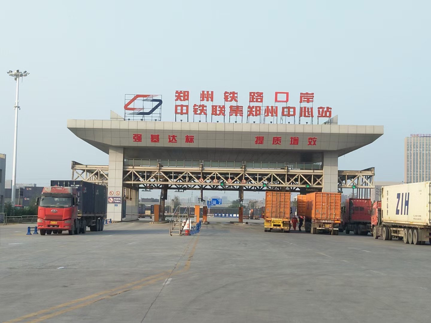 汽运危险品-液体类/含电类运输到中亚全境DDU货代公司