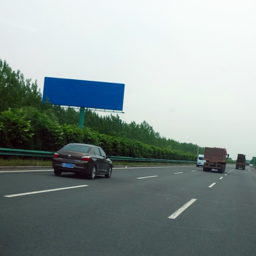 安徽安庆高速大-牌广告巨大画面，震撼来袭！