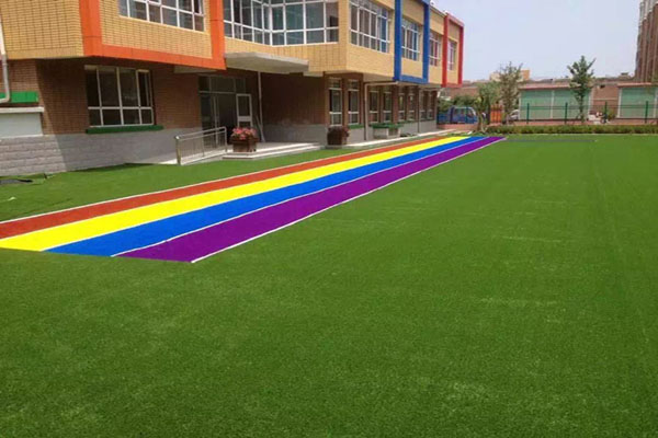 幼儿园草坪地毯图片 