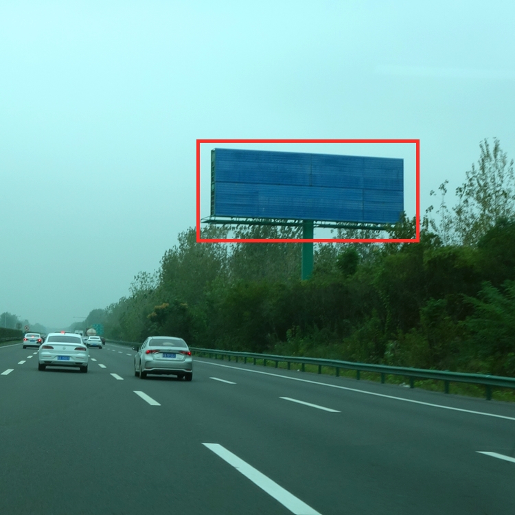 安徽安庆潜山高速公路广告牌占据出入口优-势地段！