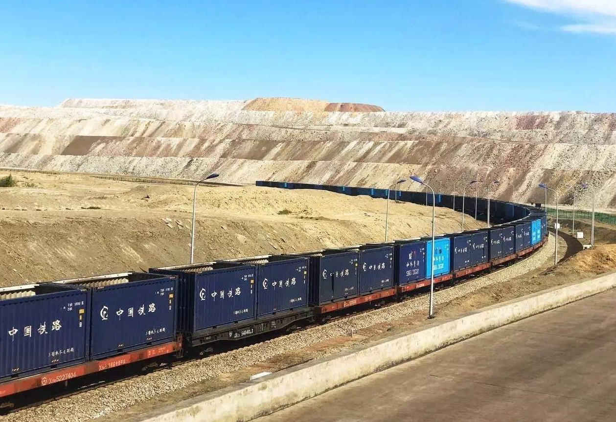 中亚班列大件设备超尺寸货物整车运输到塔吉克扎克斯玛依阿克套卡拉干达