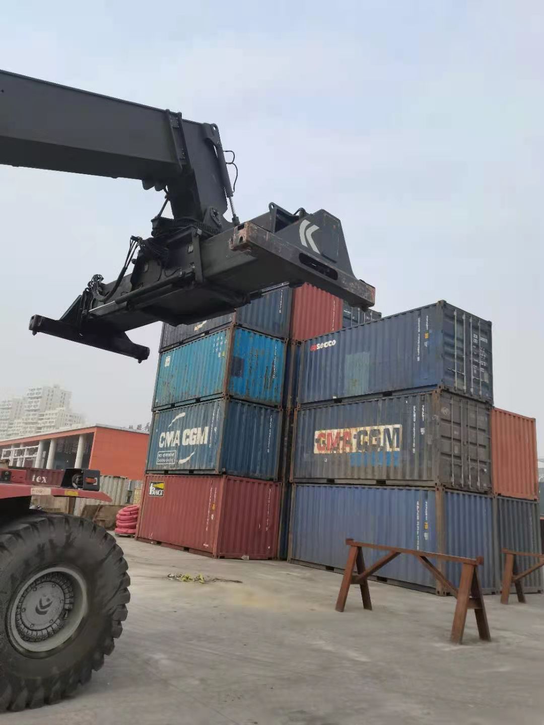 内蒙古阿拉善盟到巴基斯坦的汽运危险品货代公司------------郑州环航