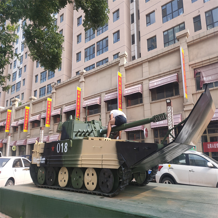 河南漯河市开动版版坦克模型出租军事模型厂家生产厂家租赁