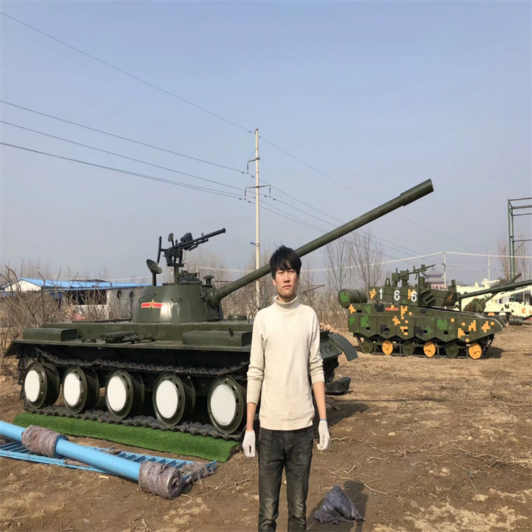 广东广州市军事模型影视道具83式152毫米自行加榴炮模型生产厂家生产批发