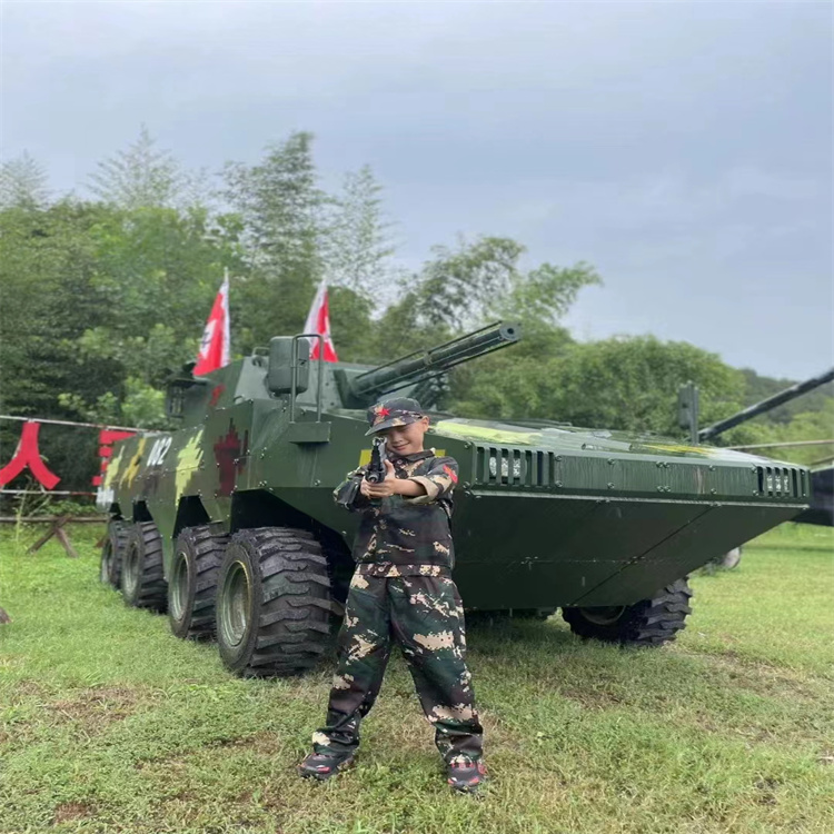 泉州晋江国防教育基地军训模型装备开动装甲车模型定制