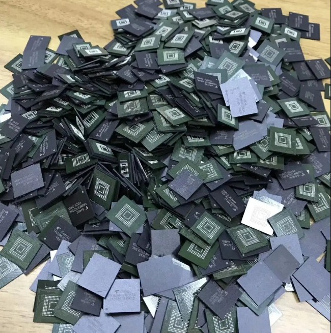 江苏苏州工业园区现金回收上门现金回收中兴字库芯片AD823AARZSOP8芯片