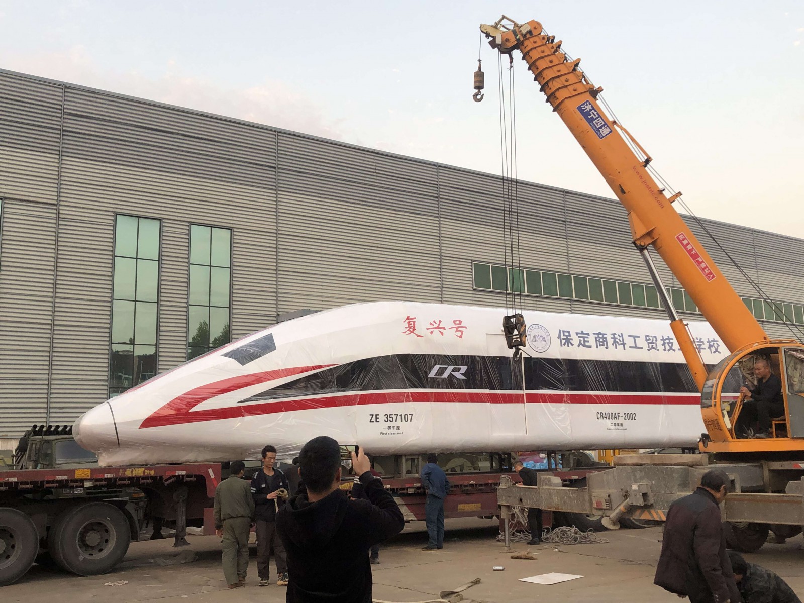 一比一b737飞机模型厂家,高铁一比一模型厂家,新疆龙之梦模型