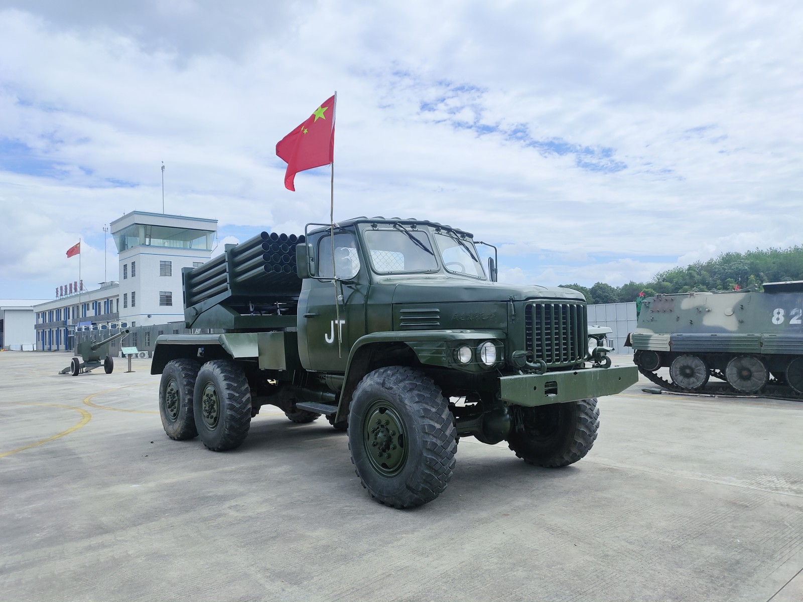 一比一军事模型厂家大炮模型浙江武直十直升机