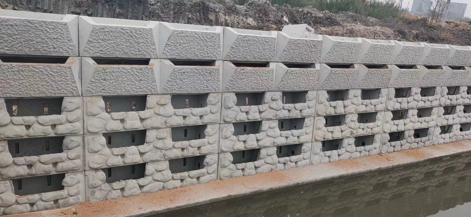 南京鹅卵石挡土墙定型模具装配式挡墙模板生产厂家京伟