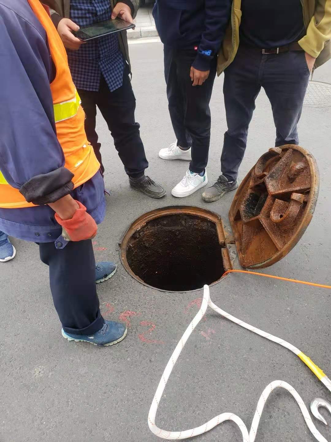 安徽六安舒城污水池下池清理 ——市政公司