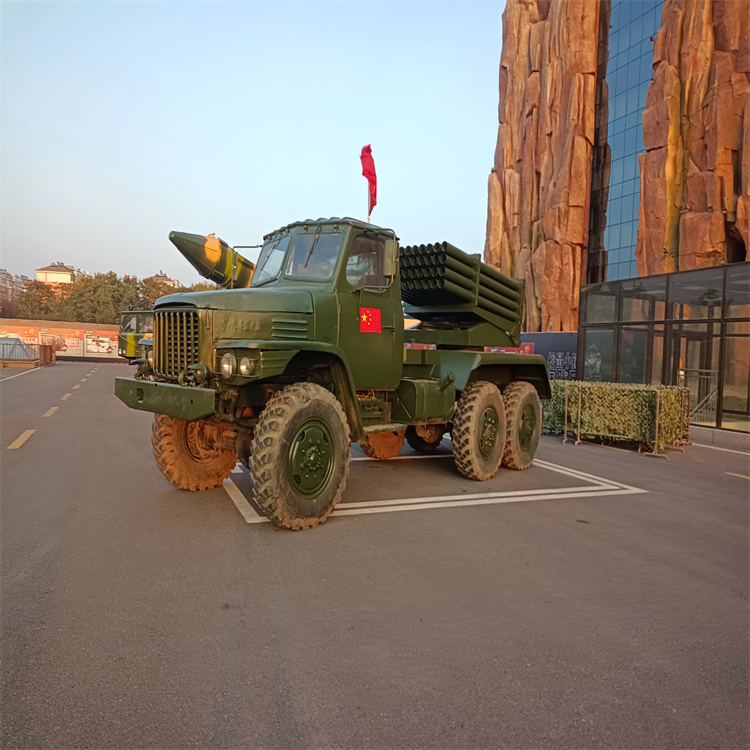 河北保定市仿真军事模型厂家83式152毫米自行加榴炮模型生产厂家定做